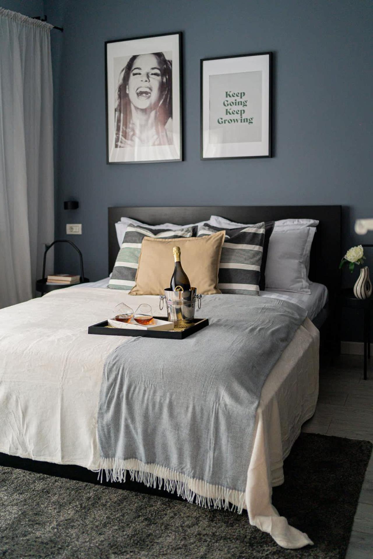 Chic Black & White 2Br Retreat On Dambovitei Bucureşti Exterior foto