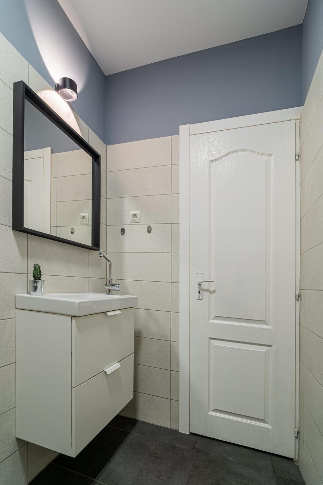 Chic Black & White 2Br Retreat On Dambovitei Bucureşti Exterior foto