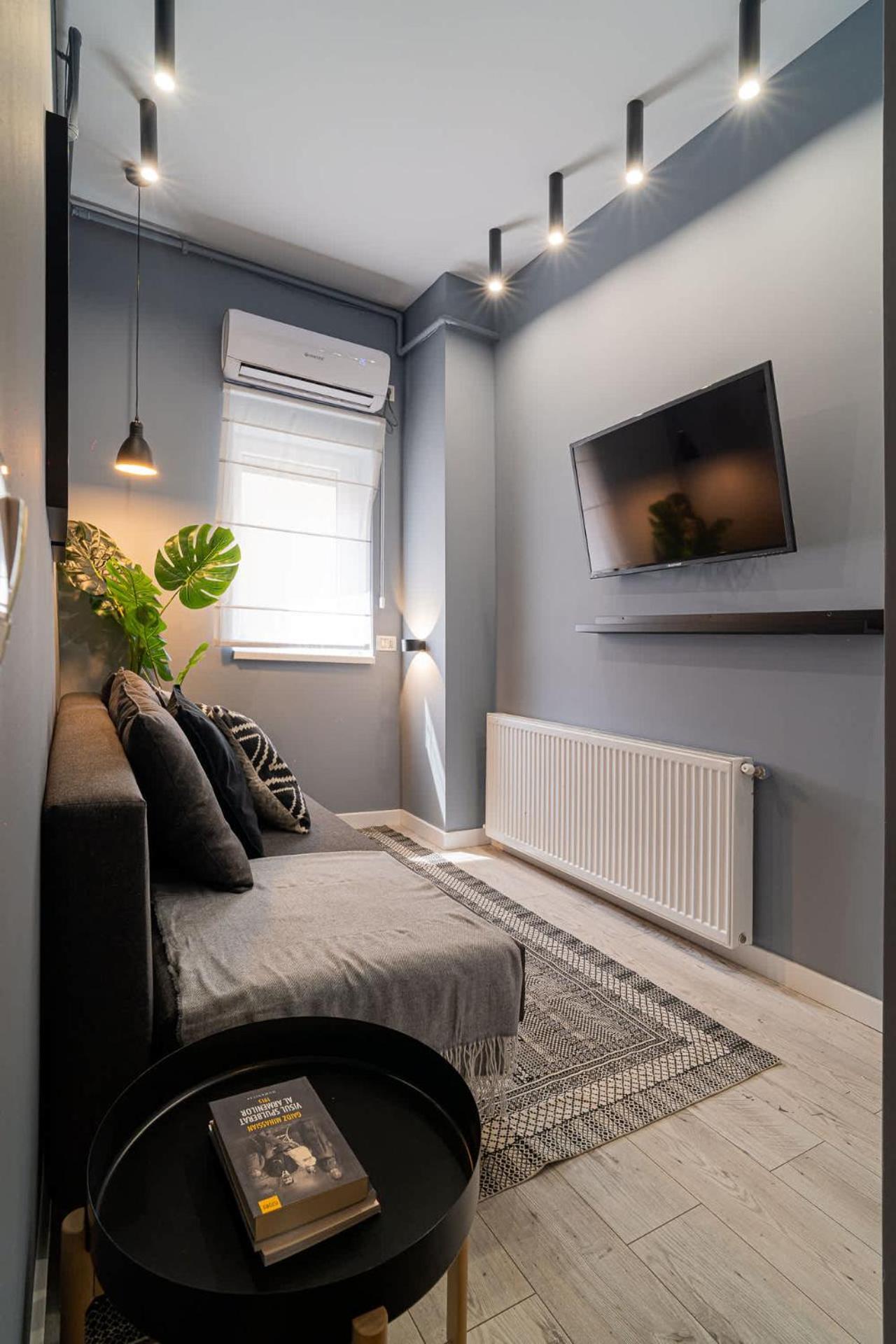 Chic Black & White 2Br Retreat On Dambovitei Bucureşti Exterior foto