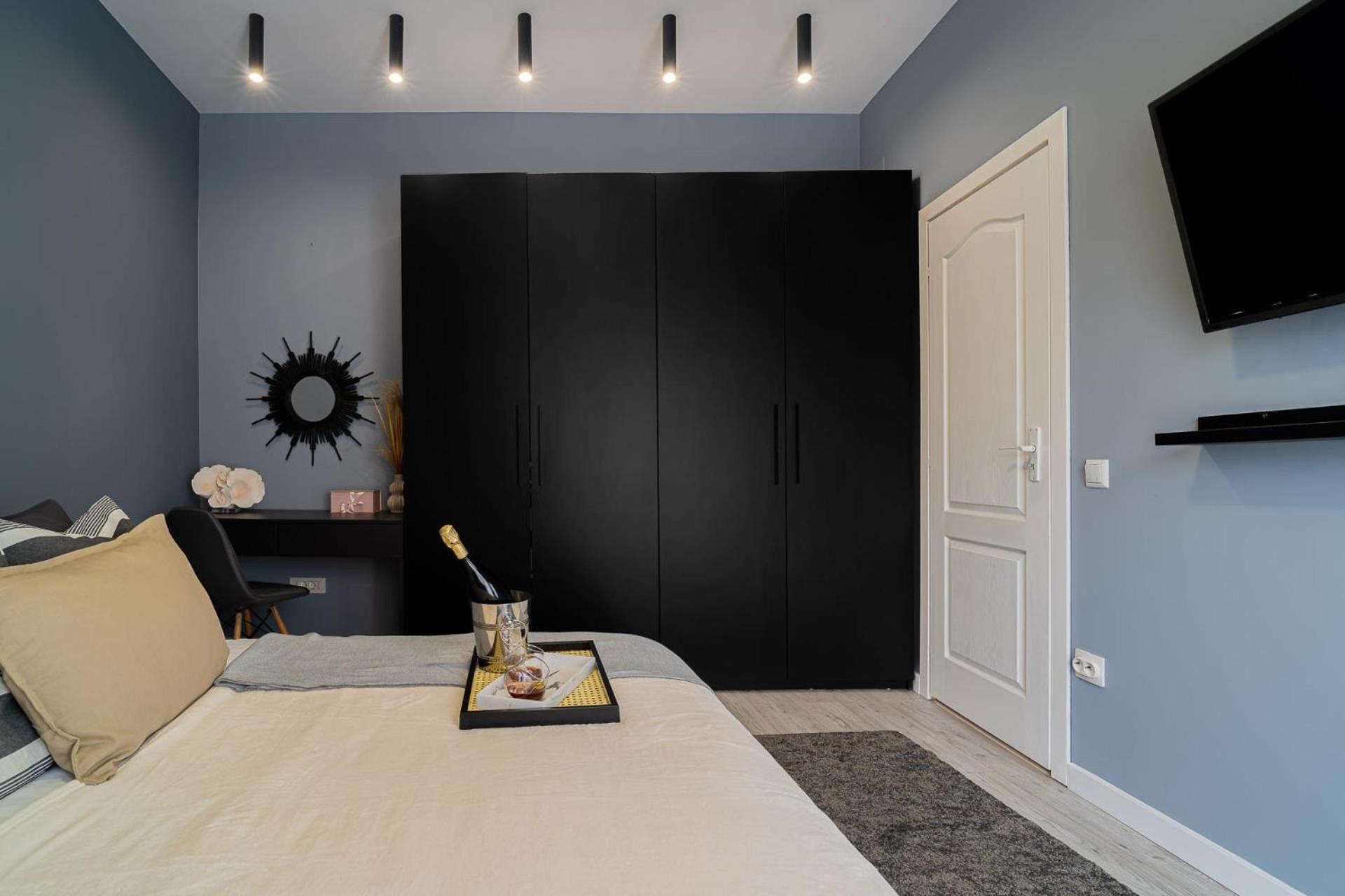 Chic Black & White 2Br Retreat On Dambovitei Bucureşti Exterior foto