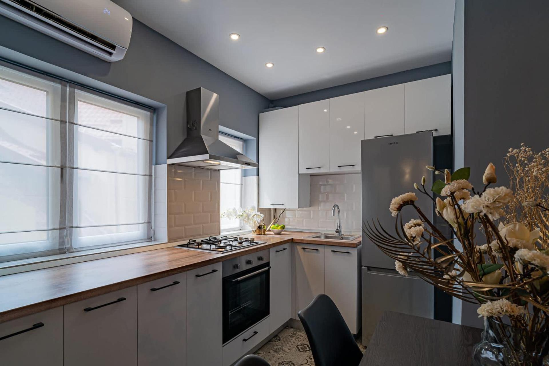 Chic Black & White 2Br Retreat On Dambovitei Bucureşti Exterior foto